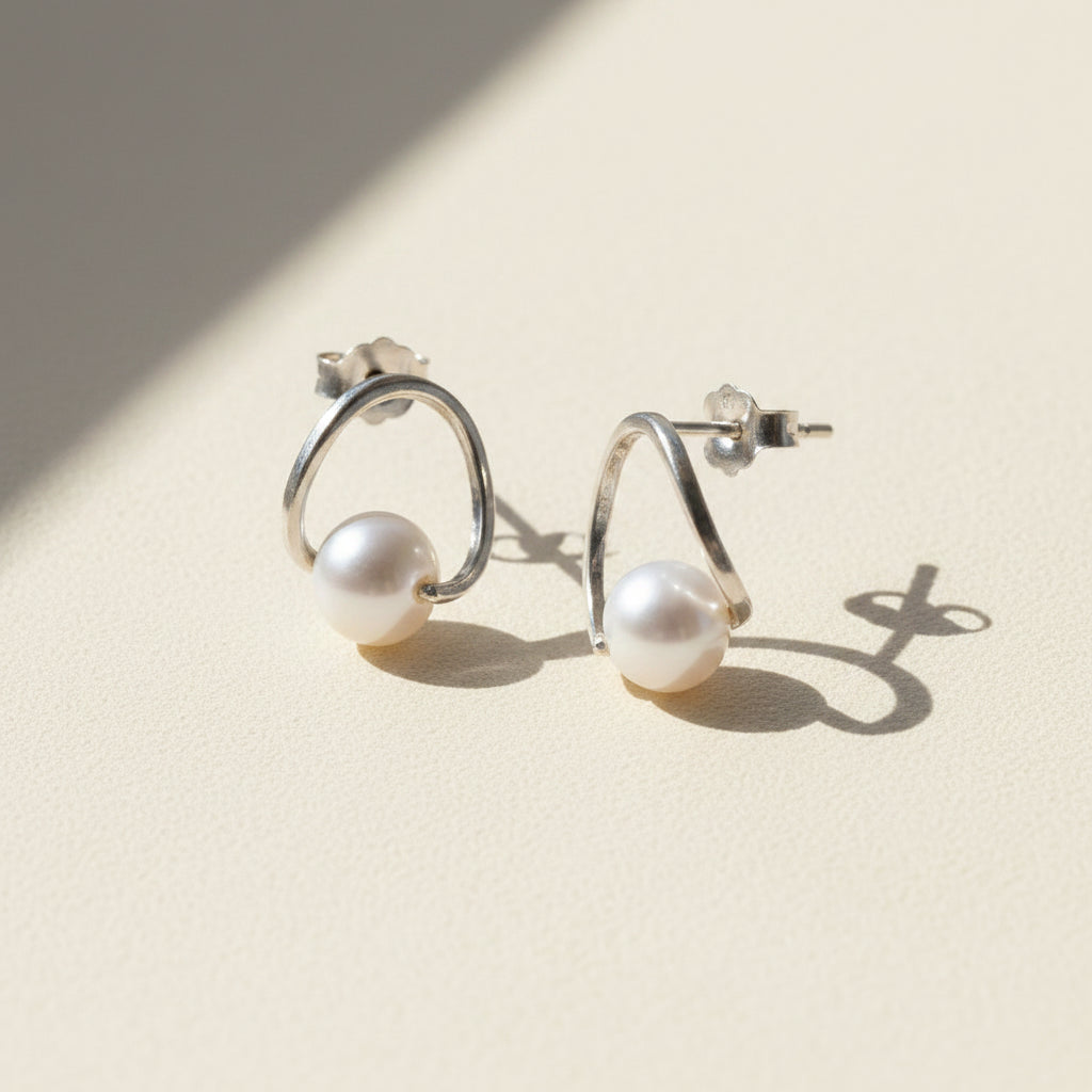 Silver Circle Pearl Stud Earrrings