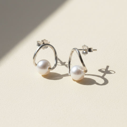Silver Circle Pearl Stud Earrrings