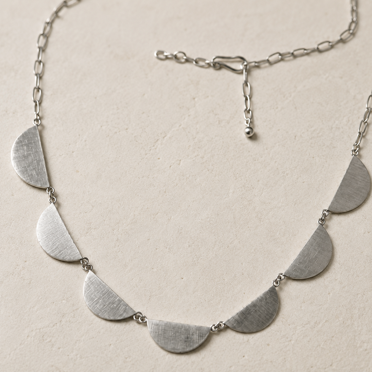 Scalloped Chain Necklace