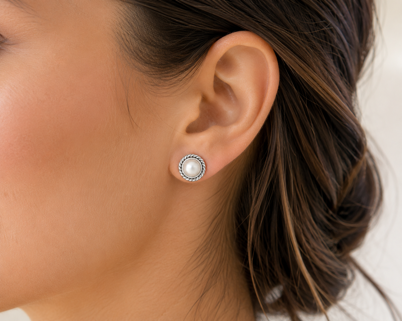 Freshwater Pearl Stud Earrings with Rope Detail